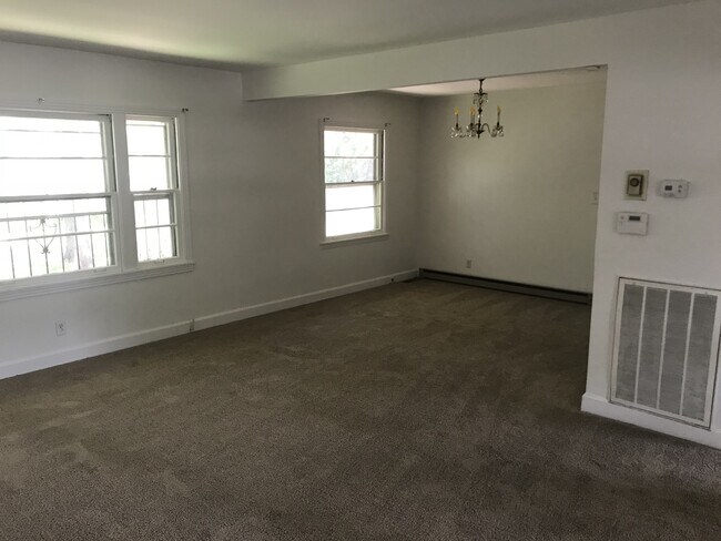 Building Photo - 1229 Villa Pl