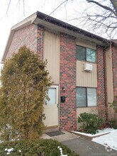 Building Photo - 218 Oakville Ave