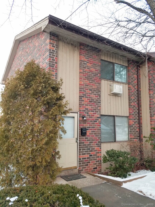 Primary Photo - 218 Oakville Ave