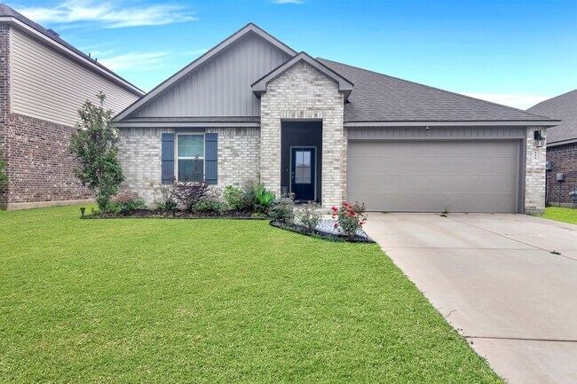 Foto del edificio - 4 Bedroom 2 bathroom family home