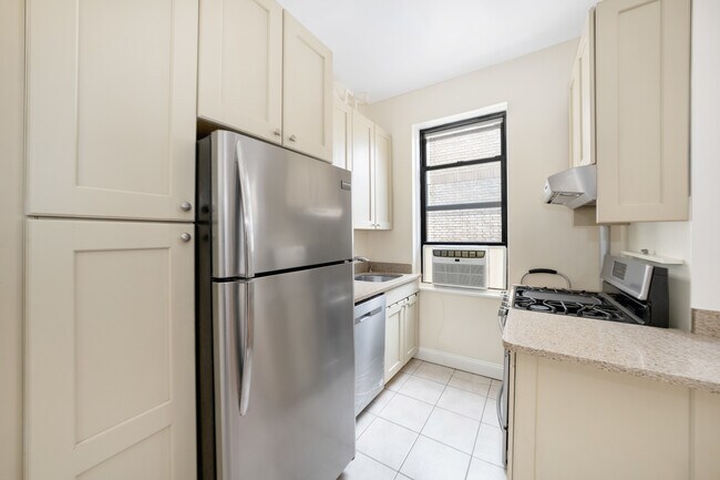 Foto del edificio - 414 W 121st St