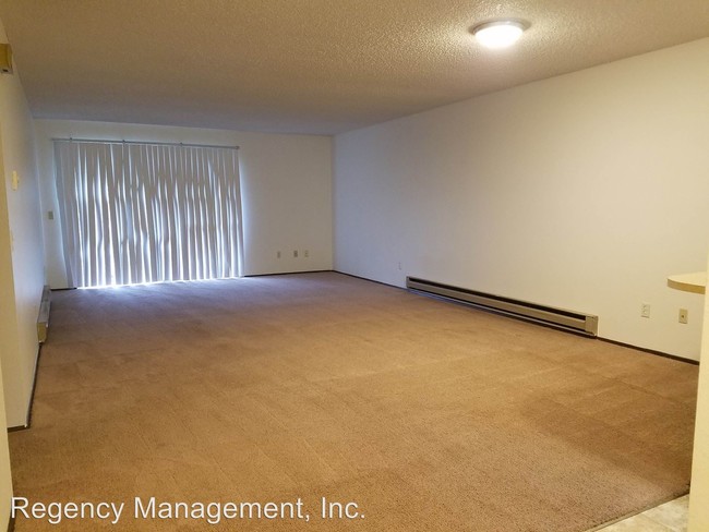 Building Photo - 2 br, 1 bath Apartment - 13970 SW Allen Blvd.