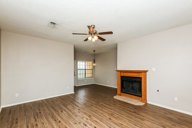 Building Photo - 804 Brittany Dr