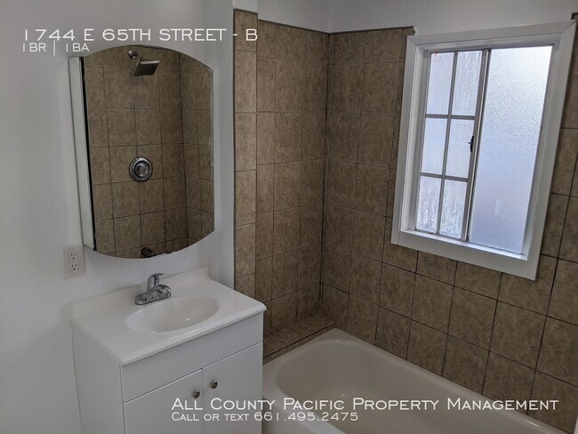 Building Photo - 1744 E 65th St