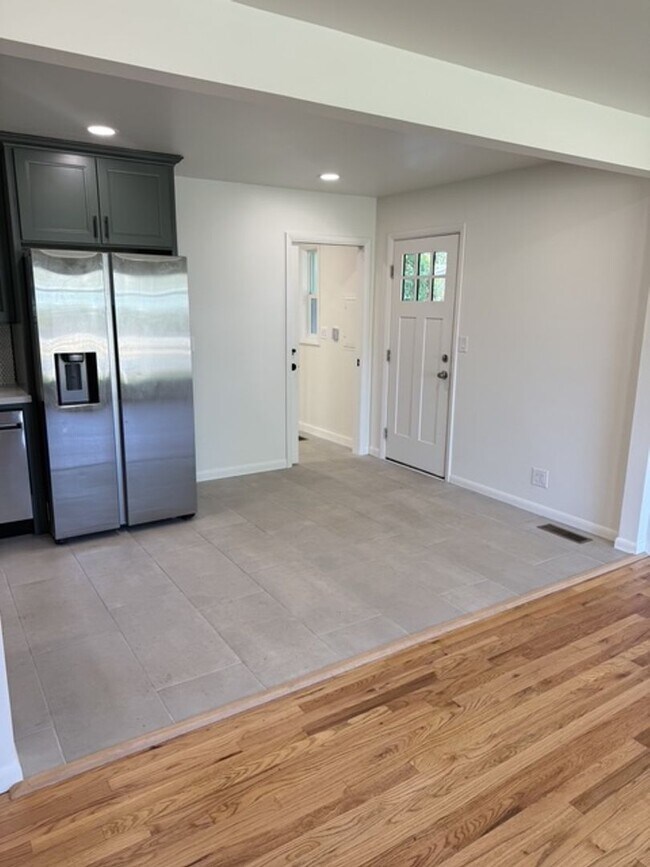Foto del edificio - 7806 N Newman Ave