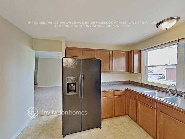 Building Photo - 416 Deerpath Dr