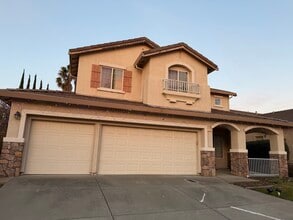 Building Photo - 1084 Huntly Dr