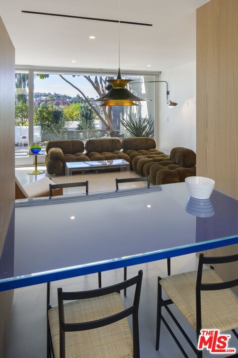 Foto del edificio - 2845 1/2 Avenel St