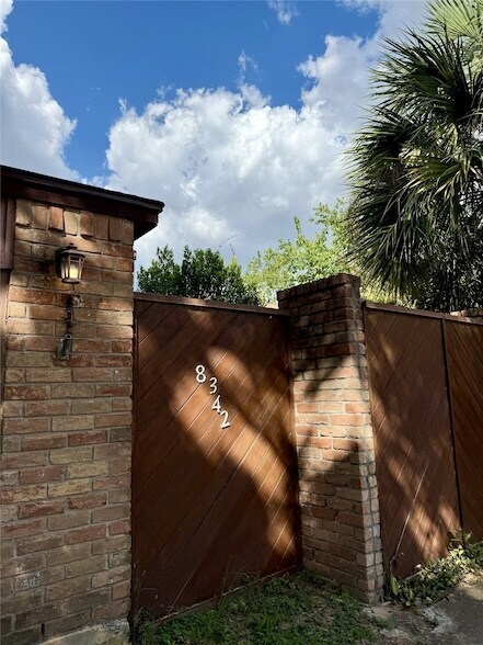 Foto del edificio - 8342 Silvan Wind Ln