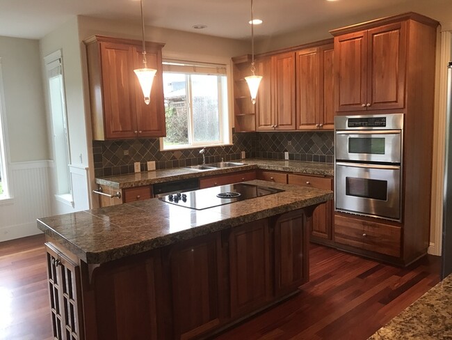 Building Photo - BEAUTIFUL FIVE BEDROOM IN RIDGEFIELD