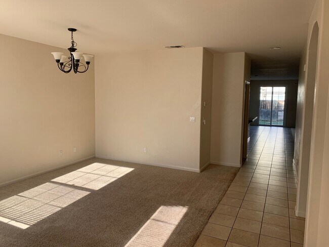 Foto del edificio - Newer Home in Great Location