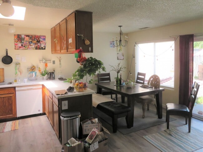 Building Photo - Prime Westside Location! Close to UCSC & B...