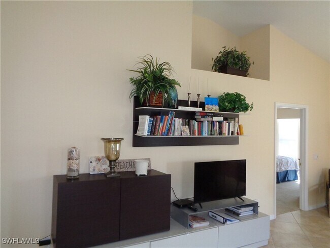 Foto del edificio - 6115 Reserve Cir