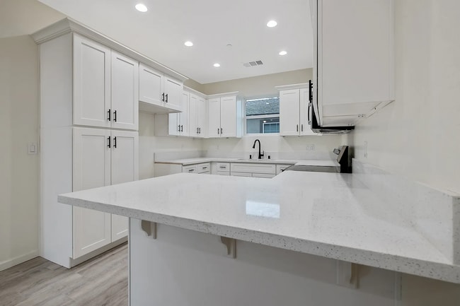 Foto del edificio - 601 E 10th St