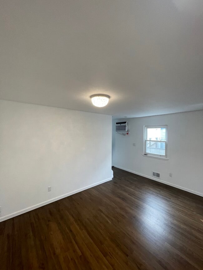 Building Photo - 314 Wilson Ave