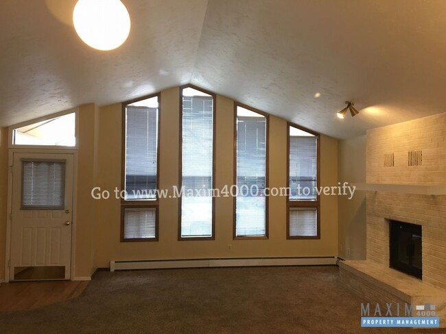 Building Photo - 2112 N 17th Circle - 2 Bed 2 Bath House