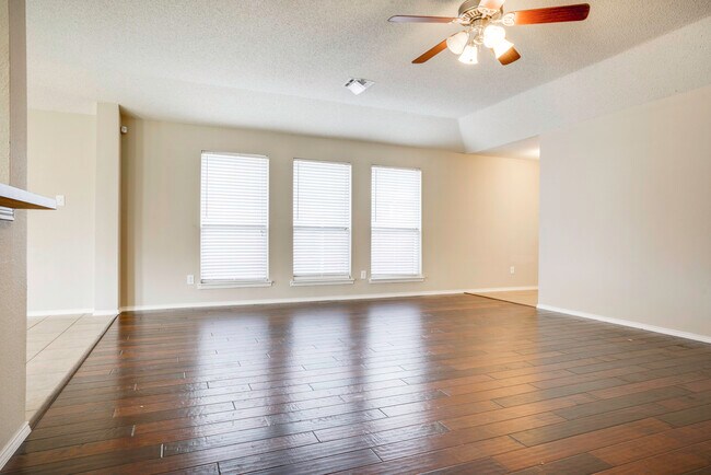 Building Photo - 9940 Carter Dr