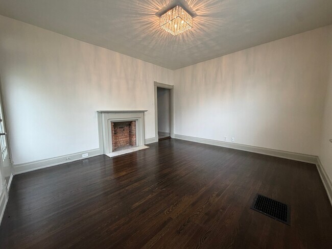 Building Photo - 4127 Lakeman St