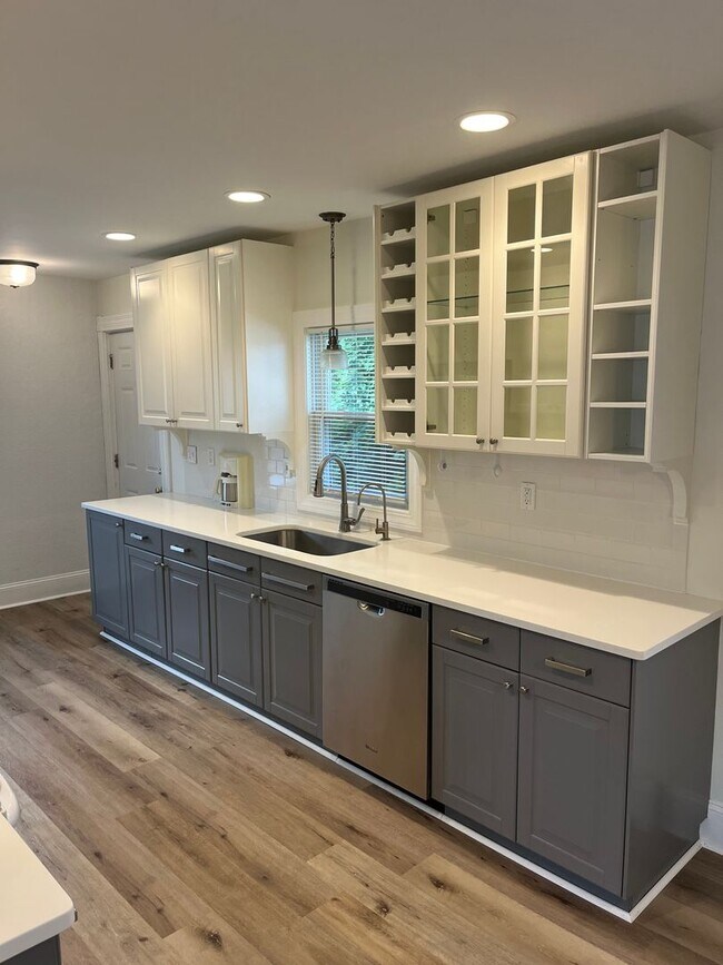 175 Middlesex St Unit 2, Chelmsford, MA 01863 Room for Rent in