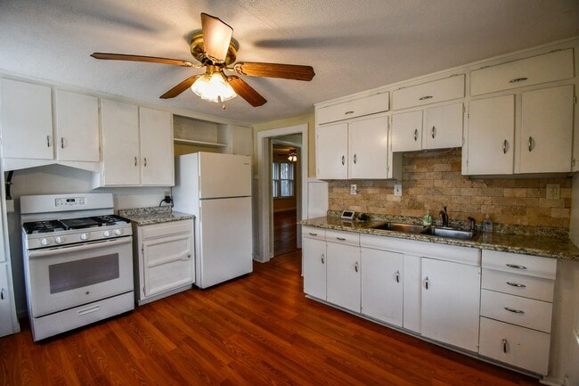 Building Photo - 1-Bedroom Home with Office & Easy Access t...