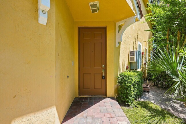 Building Photo - 813 Pipers Cay Dr