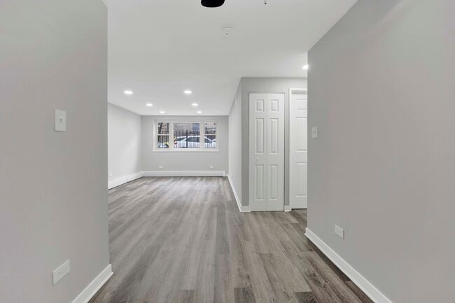 Foto del edificio - 3161 N Cambridge Ave