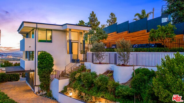 Foto principal - 1015 N Tigertail Rd