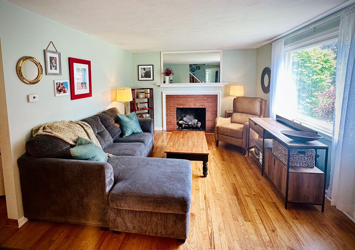 Living Room - 122 Sargent Ln