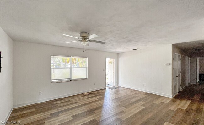 Building Photo - 1432 Collins Rd