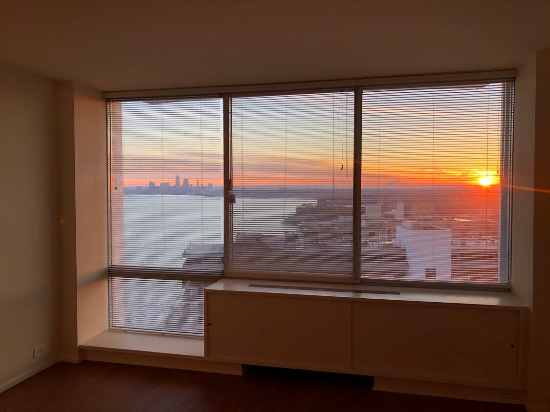 Foto del edificio - 12700 Lake Ave