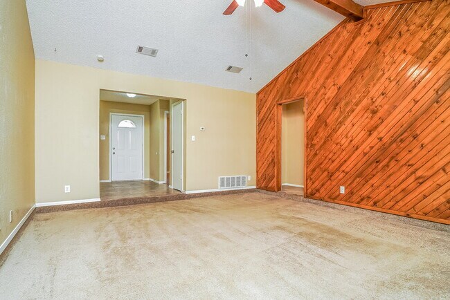 Building Photo - 1020 Fox River Ln