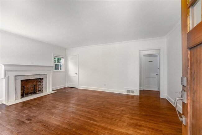 Building Photo - 2030 Sumter St NW