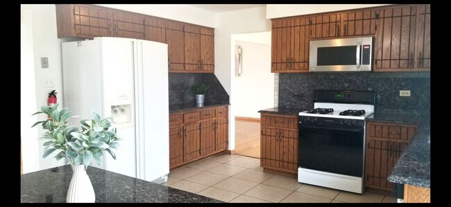 Foto del edificio - 8430 Glen Oak Rd