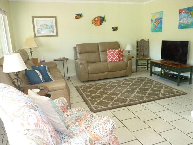 Foto del edificio - 8718 Bay Ct