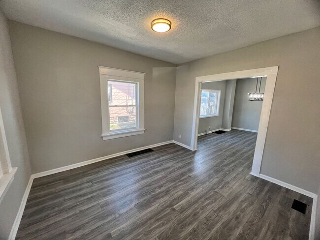 Foto del edificio - Updated 4-Bedroom Home with Plenty of Living and Storage Space.