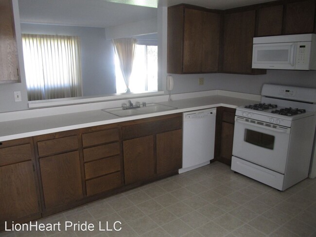 Building Photo - 3 br, 2.5 bath House - 5593 Vista Del Rio