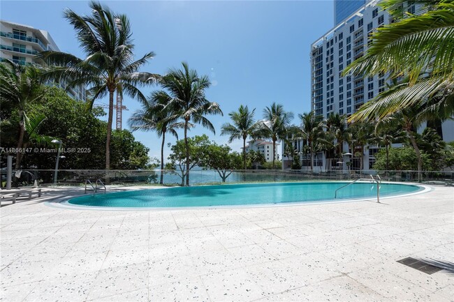 Foto del edificio - 460 NE 28th St