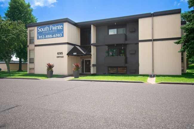Building Photo - South Pointe