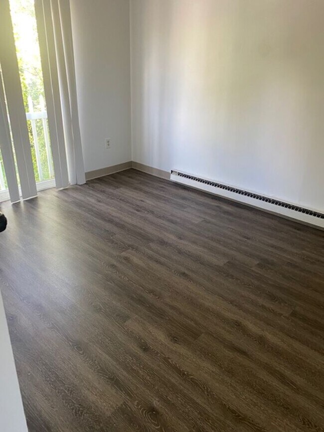 Foto del edificio - 368C-D Electronics Pkwy