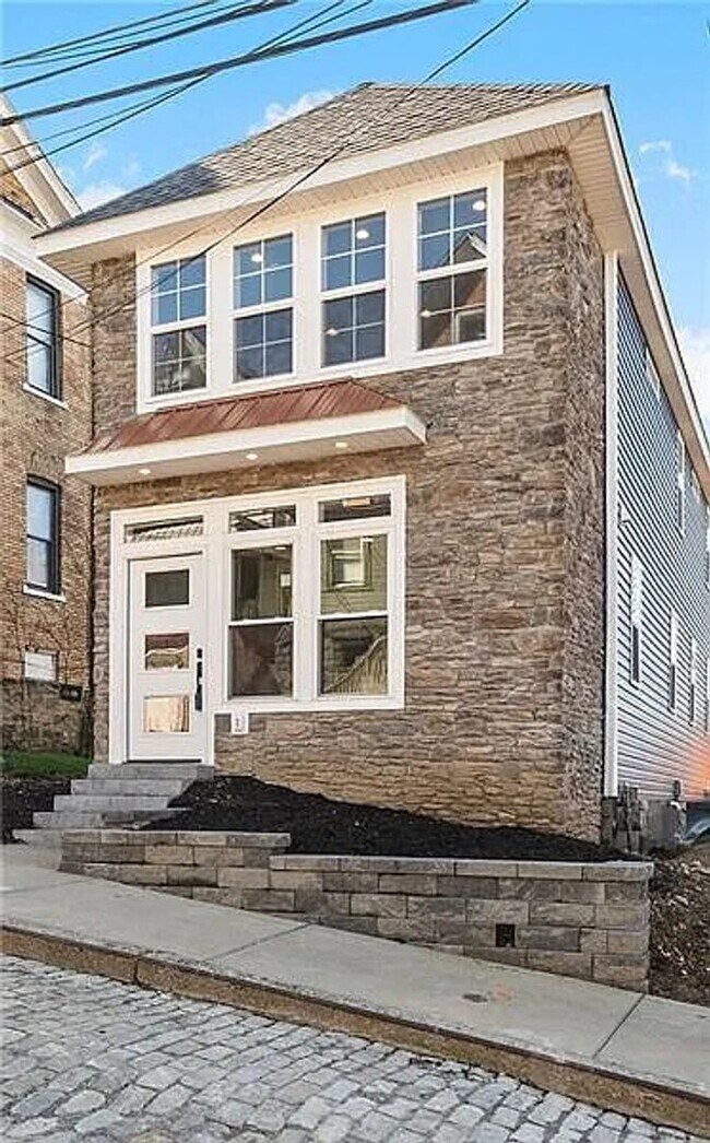 Building Photo - Bright 3-Bedroom Home in Mount Washington,...