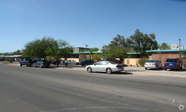 Foto del edificio - 1211 E 9th St