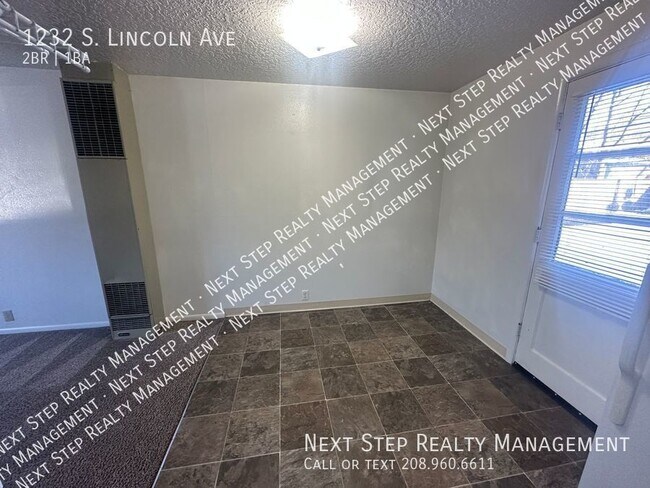 Foto del edificio - 2 Bed 1 Bath Apt 1 Block from BSU