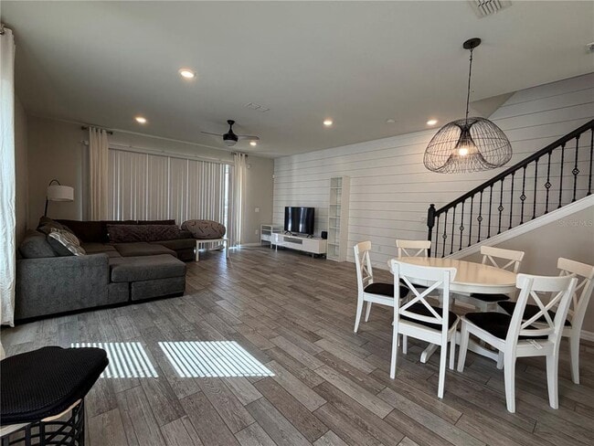 Building Photo - 3972 Plainview Dr