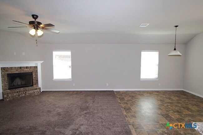 Foto del edificio - 7301 Oliver Loving Dr