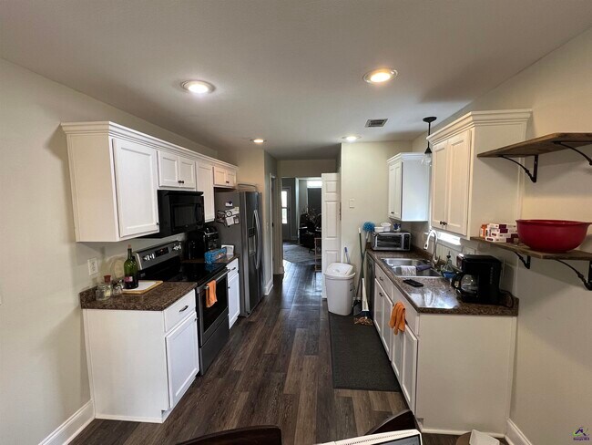 Building Photo - 200 Gayla Ct