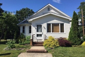 Building Photo - 301 Swarthmore Rd