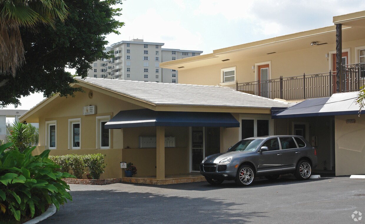 Retail - 925 Intracoastal Dr