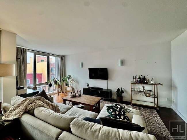 Building Photo - 37 STREET