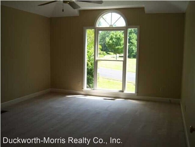 Building Photo - 4 br, 2.5 bath House - 1030 56th Street E