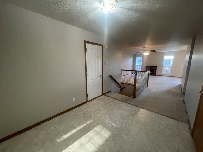 Building Photo - Home For Rent Bellevue.